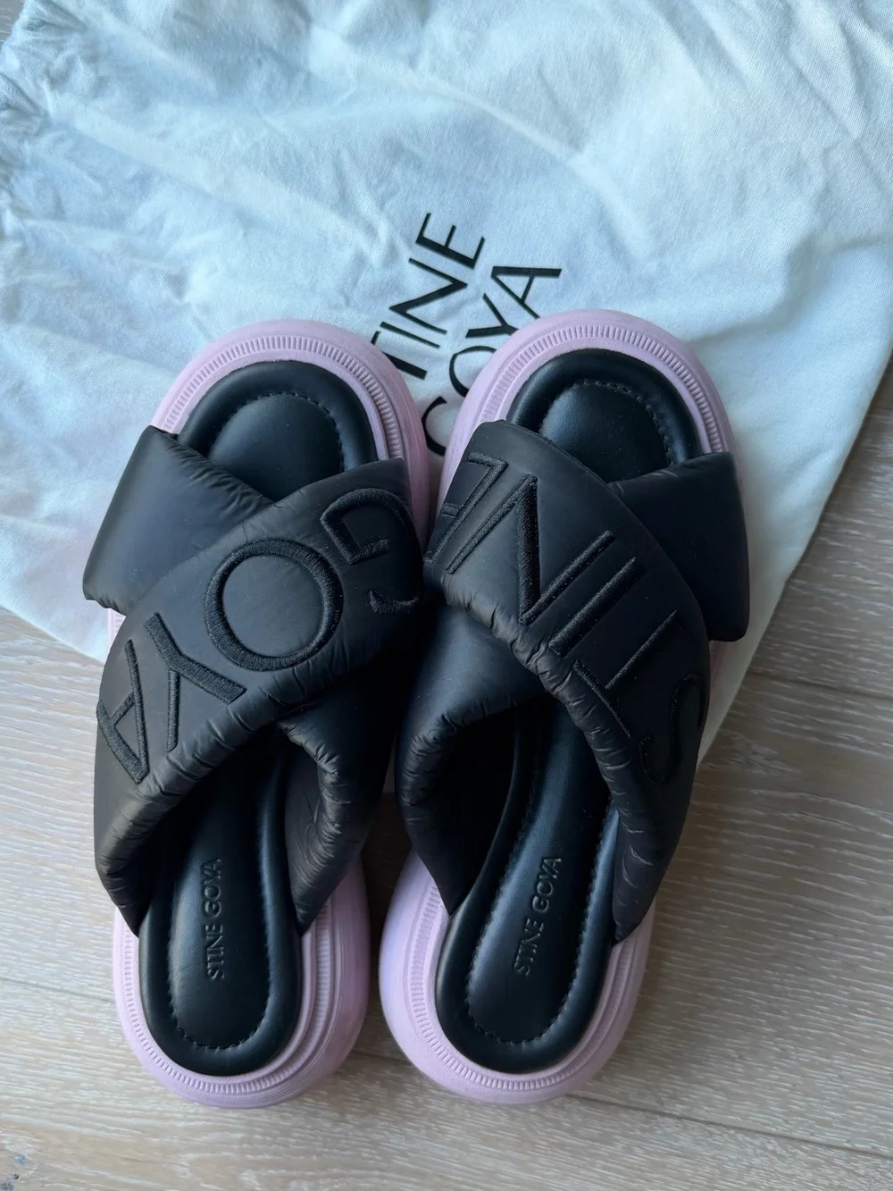 STINE GOYA Black and Light Pink Padded Cross-Strap Slide Sandals